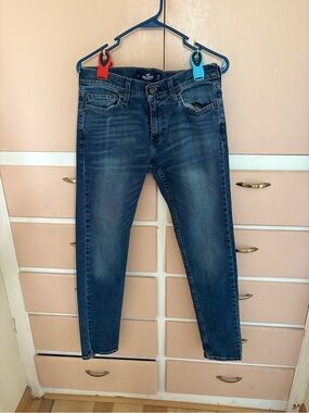 Hollister Men's Skinny Jeans in Medium Indigo Wash